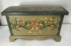 lot 67 image: Rosemaling Chest Wood