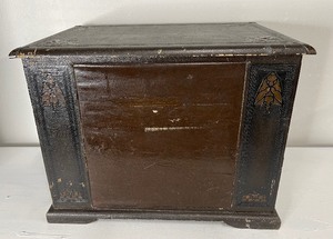 lot 72 image: Antique Trunk