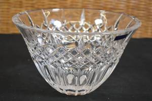 lot 38 image: Marquis by Waterford Shelton 8 Bowl MSRP $70.00