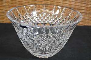lot 48 image: Marquis by Waterford Shelton 10 Bowl MSRP $80.00