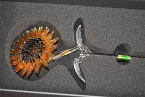 lot 96 image: Waterford Sunflower Sculpture MSRP $99.00 (BROKEN SEE PICTURE)