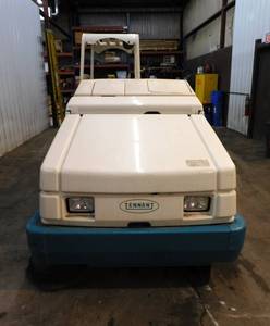 Tennant 8410 Floor Sweeper  Scrubber