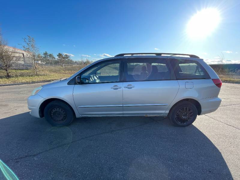 2004 Toyota Sienna CE 7 Passenger - 2 OWNERS