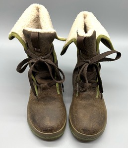 lot 59 image: Keen Boots