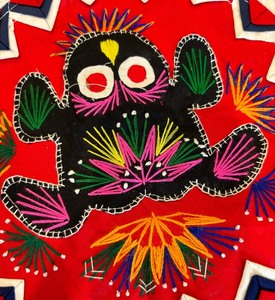 lot 96 image: Colorful Ethnic Tote