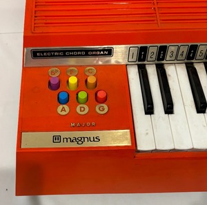 lot 36 image: Vintage Magnus Toy Organ