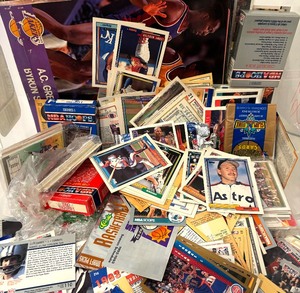 lot 46 image: Grand Grouping of Sports Cards