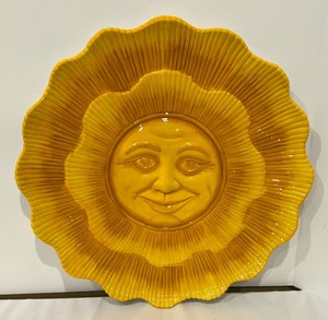 lot 48 image: Nice Variety of Serving Pieces