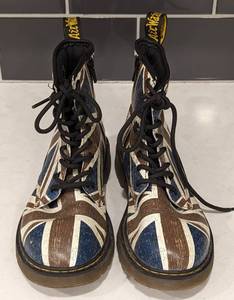 lot 150 image: Dr. Marten Youth Union Jack Boots