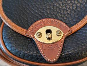 lot 118 image: Petite Dooney and Bourke Leather Crossbody Purse