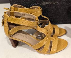 lot 121 image: Assorted Womens Heels