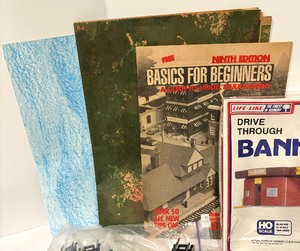 lot 11 image: Variety of Train Accessories