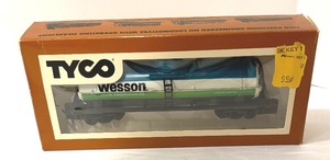 lot 168 image: Four Fine Tyco Train Cars