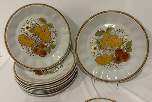 lot 18 image: Vintage Harvest Stoneware Dish Grouping