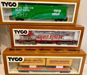lot 108 image: Vintage Tyco Trains, Track, Power Transformer and More