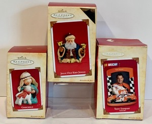 lot 110 image: Five Amazing Hallmark Collectable Keepsake Ornaments