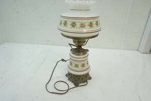 lot 1 image: Lamp