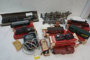 lot 2 image: American Flyer Gilbert brand train
