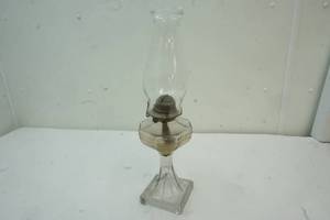 lot 6 image: Oil lamp