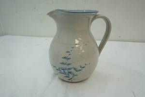 lot 7 image: Redwing pitcher