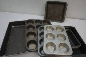 lot 12 image: baking pans