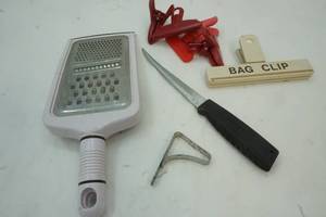lot 14 image: chip clips