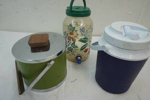 lot 16 image: Beverage jugs