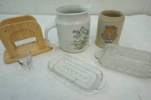 lot 17 image: Butter Dish