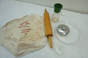 lot 18 image: baking items