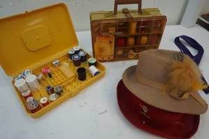 lot 33 image: Sewing supplies