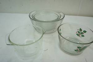 lot 47 image: Anchor Hocking bowls