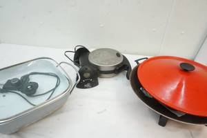 lot 51 image: electric skillet