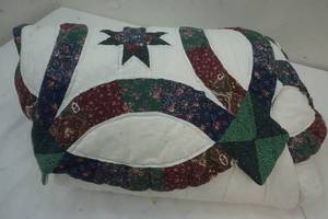 lot 53 image: Quilt