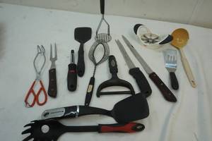 lot 55 image: kitchen utensils