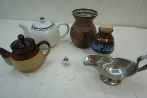 lot 54 image: Teapots