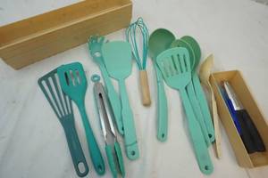 lot 58 image: Kitchen utensils