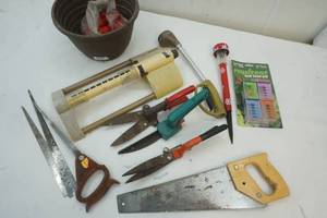 lot 77 image: Yard and Garden items