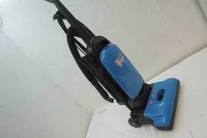 lot 76 image: Hoover Vac