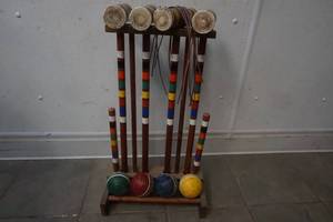 lot 80 image: croquet set