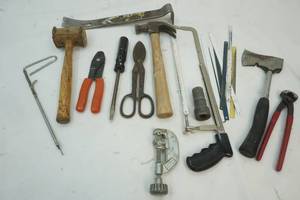lot 89 image: Garage tools