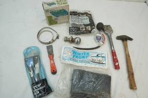 lot 90 image: Paint scrapers, winter cover, hammer and more