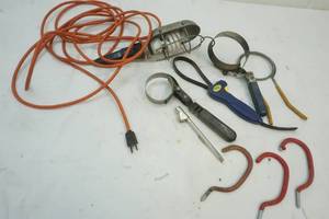 lot 92 image: Drop cord light and tools
