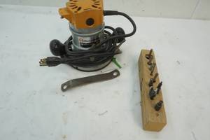 lot 94 image: Router, Black and Decker