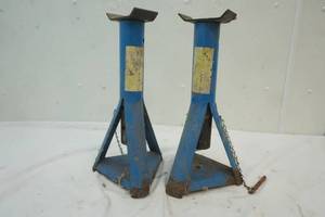 lot 109 image: pair of jacks