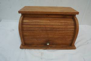 lot 116 image: Oak roll top bread box