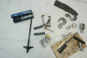 lot 139 image: Sockets, hooks, other tools