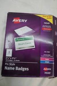 lot 150 image: Avery name tag set