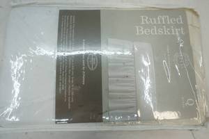 lot 166 image: Queen Size Ruffled Bed Skirt