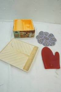 lot 172 image: Kitchenware