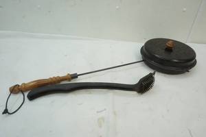 lot 179 image: Grill tools